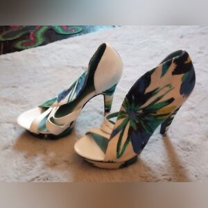 Floral Heels(size 8.5)